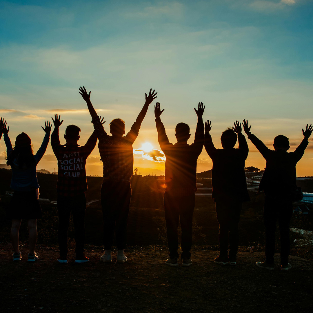 People silhouette during sunset. Photo by Min An: https://www.pexels.com/photo/people-silhouette-during-sunset-853168/